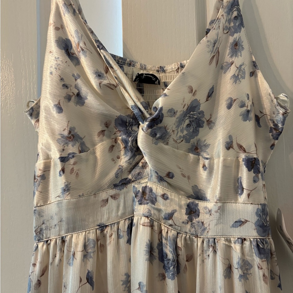ARULA White and Blue Floral Dress - Picture 2 of 4